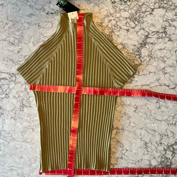 Evie NWT India Green Ribbed Short Sleeve Sweater — Size Medium - Picture 4 of 7